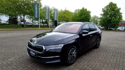 Używany Skoda Octavia Tour 150 KM (110 kW) 2025 Czarny Kombi