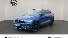 Blau Gebraucht 2023 VW T-Roc Move SUV | 31.870 € (Fairer Preis)