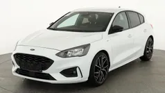 Frost weiß Gebraucht 2022 Ford Focus ST-Line | 20.445 € (Guter Preis)