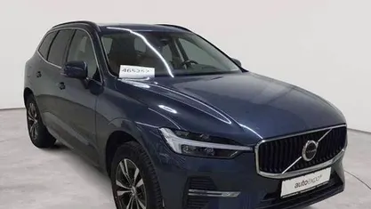 Gebraucht Volvo XC60 Momentum 197 PS (144 kW) 2022 Denim blue metallic SUV