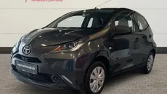 Grau Gebraucht 2017 Toyota Aygo Kleinwagen | 7.150 € (Fairer Preis)