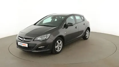 Używany Opel Astra Selection 116 KM (85 kW) 2015 Szary Sedan/Limuzyna
