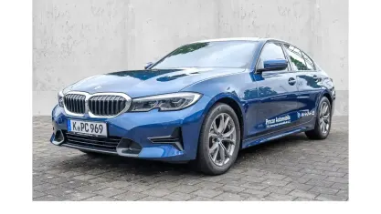 Gebraucht BMW 320 Sport Line 190 PS (139 kW) 2022 Blau Limousine