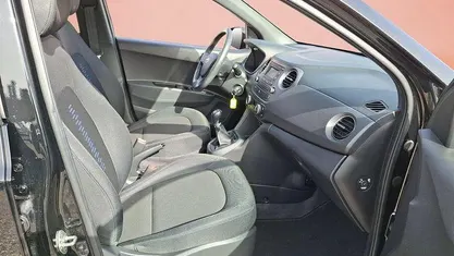 Gebraucht Hyundai i10 Passion 67 PS (49 kW) 2019 Schwarz Kleinwagen