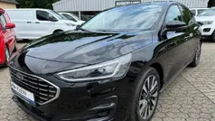 Obsidianschwarz metallic Gebraucht 2023 Ford Focus Titanium X Limousine | 27.500 € (Fairer Preis)