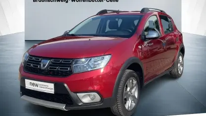 Usata Dacia Sandero Anniversary 90 CV (66 kW) 2020 Rosso SUV