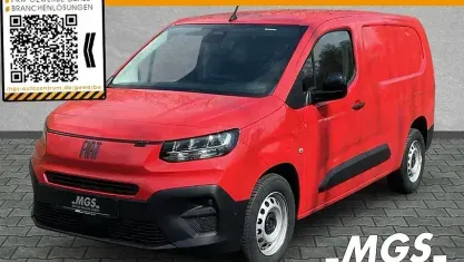 Neu Fiat Doblò 131 PS (96 kW) 2026 Feuerrot Van / Kleinbus