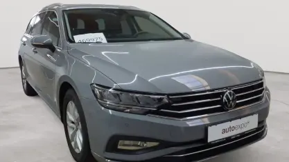Gebraucht VW Passat Business 150 PS (110 kW) 2023 Mondsteingrau Kombi