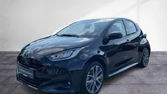 Mysticschwarz mica Gebraucht 2024 Toyota Yaris Hybrid Style Limousine | 26.790 € (Fairer Preis)