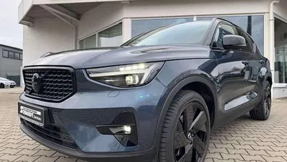Blau Gebraucht 2025 Volvo XC40 Plus SUV | 37.880 € (Fairer Preis)