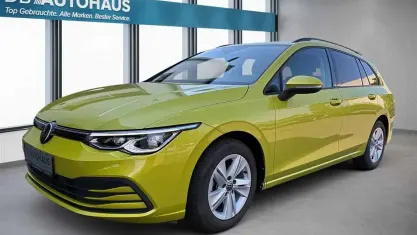 Gebraucht VW Golf VIII Life 150 PS (110 kW) 2024 Gelb Kombi