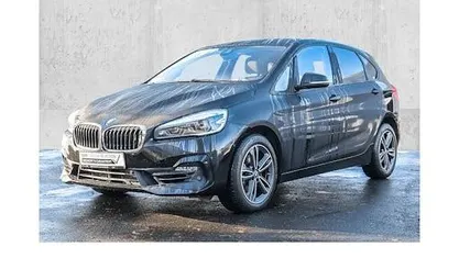 Schwarz Gebraucht 2021 BMW 220 Sport Line Van / Kleinbus | 22.995 € (Fairer Preis)
