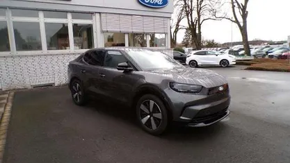 Grau Gebraucht 2024 Ford Capri SUV | 36.990 € (Superpreis)