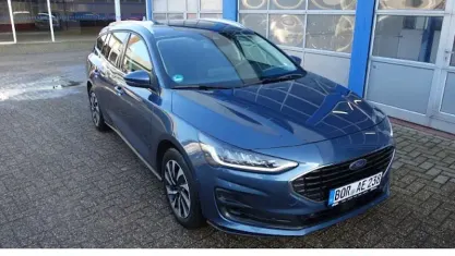 Gebraucht Ford Focus Titanium 120 PS (88 kW) 2024 Blau Kombi