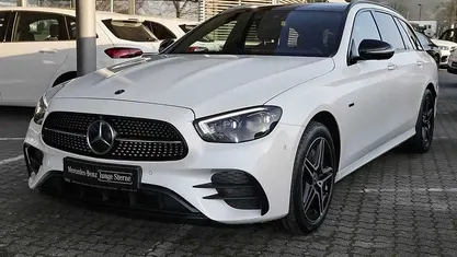 Designo diamantweiß bright Gebraucht 2021 Mercedes E300 AMG Kombi | 30.890 € (Fairer Preis)