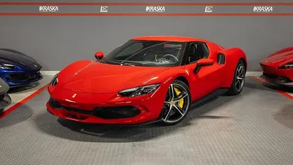 Begagnad Ferrari 296 829 HK (609 kW) 2023 Röd