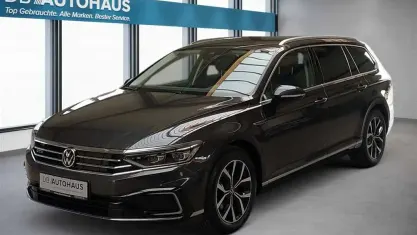 Gebraucht VW Passat GTE 218 PS (160 kW) 2023 Grau Kombi
