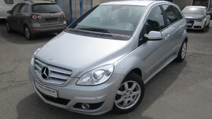 Używany Mercedes B180 116 KM (85 kW) 2009 Srebrny Minivan