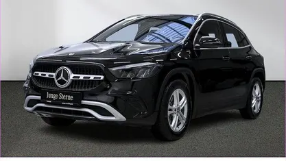 Gebraucht Mercedes GLA200 163 PS (119 kW) 2024 Unilack nachtschwarz SUV