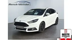 Weiss Gebraucht 2017 Ford Focus ST Limousine | 17.989 € (Fairer Preis)