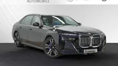 Carbonschwarz metallic Gebraucht 2024 BMW 740 M Sport Limousine | 89.888 € (Guter Preis)
