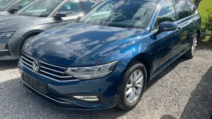 Gebraucht VW Passat Business 150 PS (110 kW) 2024 Aquamarinblau metallic Kombi