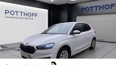 Weiss Gebraucht 2022 Skoda Fabia Ambition Limousine | 14.677 € (Fairer Preis)