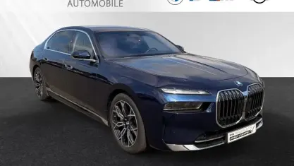Gebraucht BMW 750e Comfort Edition 489 PS (359 kW) 2025 Bmw individual tansanitblau metallic Limousine