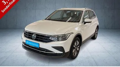 Oryxweiß perlmutteffekt Gebraucht 2024 VW Tiguan Move SUV | 31.970 € (Guter Preis)