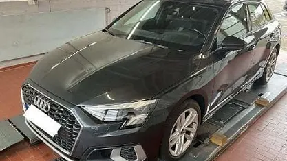 Gebraucht Audi A3 Ambiente 110 PS (80 kW) 2021 Grau Limousine