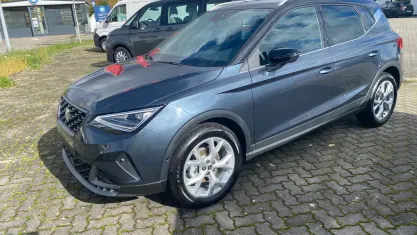 Neu Seat Arona FR 150 PS (110 kW) 2025 "magnetic tech" SUV