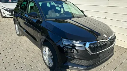 Neu Skoda Karoq 150 PS (110 kW) 2026 Black magic perleffekt SUV