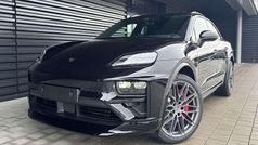 Tiefschwarzmetallic Gebraucht 2025 Porsche Macan Turbo SUV | 115.189 € (Superpreis)