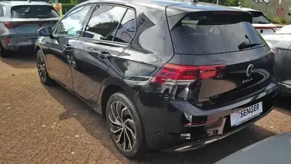 Gebraucht VW Golf VIII Move 150 PS (110 kW) 2023 Schwarz Limousine