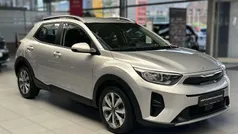 Sparkling silver Gebraucht 2024 Kia Stonic Vision SUV | 19.290 € (Fairer Preis)