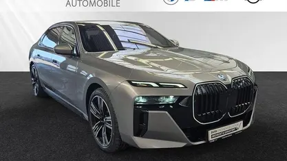 Begagnad BMW 750e M Sport 489 HK (359 kW) 2024 Grå Sedan
