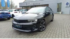 Lackierung schwarz perla nera/typ aussenverkleidung metallic perlmutt Neu 2024 Opel Astra Ultimate Kombi | 30.600 € (Fairer Preis)