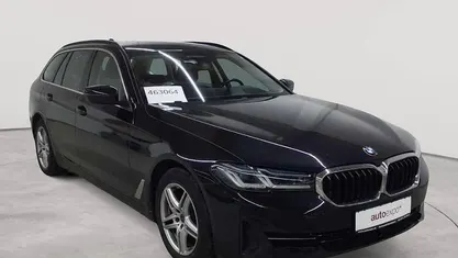 Saphirschwarz metallic Gebraucht 2022 BMW 520 Sport Line Kombi | 29.290 € (Guter Preis)