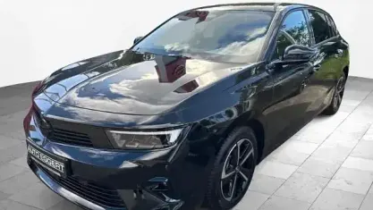 Käytetty Opel Astra Edition 131 HP (96 kW) 2024 Musta Sedan