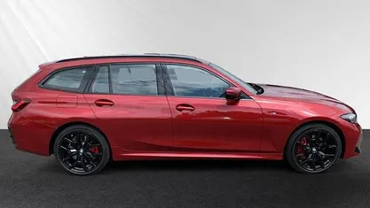 Gebraucht BMW 330e M Sport 292 PS (214 kW) 2024 Fire red Kombi
