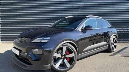 Tiefschwarzmetallic Gebraucht 2025 Porsche Macan SUV | 96.750 € (Guter Preis)