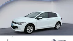 Gebraucht 2024 VW Golf VIII Life Limousine | 26.440 € (Fairer Preis)