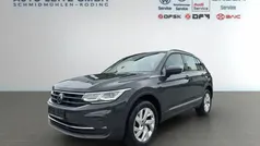 Grau Gebraucht 2022 VW Tiguan Life SUV | 31.940 € (Fairer Preis)