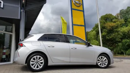 Gebraucht Opel Astra Elegance 131 PS (96 kW) 2023 Silber Kleinwagen
