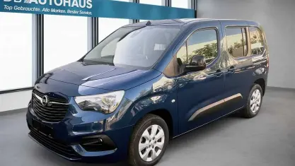 Second-hand Opel Combo Life Elegance 131 CP (96 kW) 2022 Albastru Monovolum
