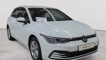 Gebraucht VW Golf VIII Life 130 PS (95 kW) 2022 Pure white Limousine