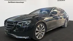 Metalliclack obsidianschwarz Gebraucht 2022 Mercedes E220 Kombi | 37.990 €