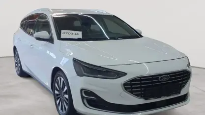Gebraucht Ford Focus Titanium 120 PS (88 kW) 2023 Frozen white Kombi