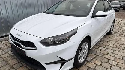 Casaweiß Gebraucht 2023 Kia Ceed Best Kleinwagen | 16.990 € (Fairer Preis)