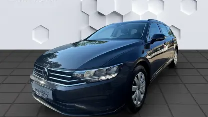 Gebraucht VW Passat Basis 122 PS (89 kW) 2023 Grau Kombi